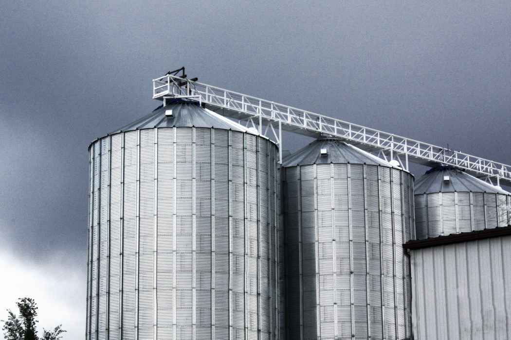 Twin Falls Grain Bins with Conveyor
